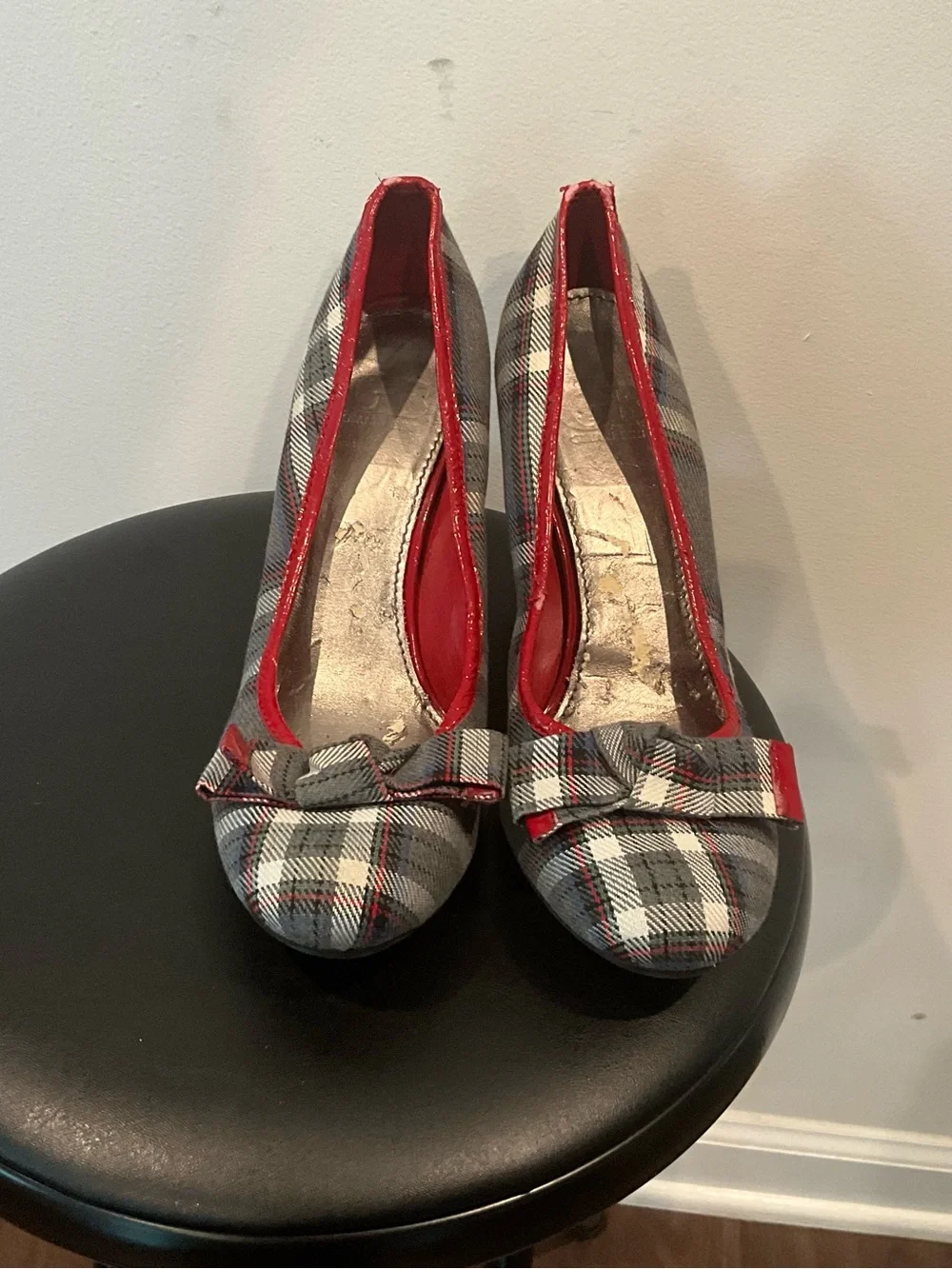 Gianni Bini Gray Plaid Pumps with Red Trim and Bow size 10
